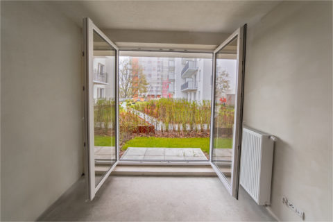 widok na patio z mieszkania na parterze Comfort City Rubin