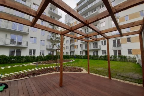 prace na patio powstaje miejsce reklasu dla mieszkańców Comfort City Bursztyn maj 2020