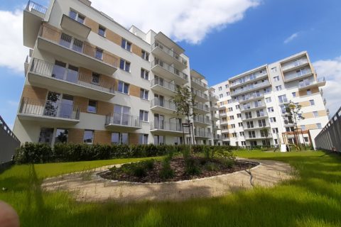 Comfort City Bursztyn widok od strony patio czerwiec 2020