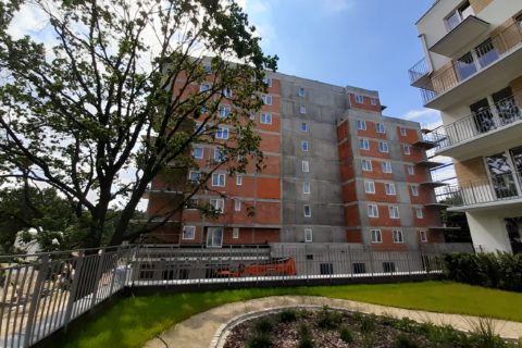 budynek Comfort City Ametyst widok z patio budynku Bursztyn czerwiec 2020