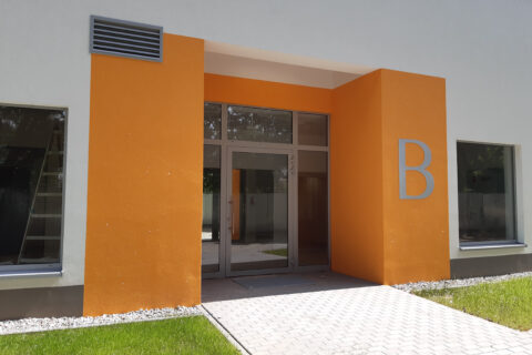 wejście do klatki B Comfort City Bursztyn lipiec 2020