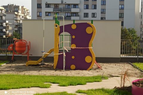 zabawka dla dzieci na patio Comfort City Ametyst październik 2020