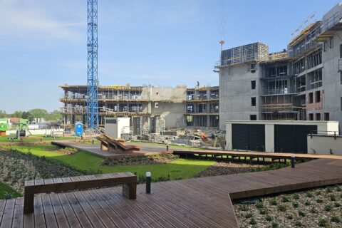 Comfort City Szmaragd od strony patio. Kwiecień 2024